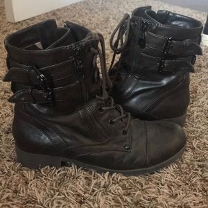 Combat boots